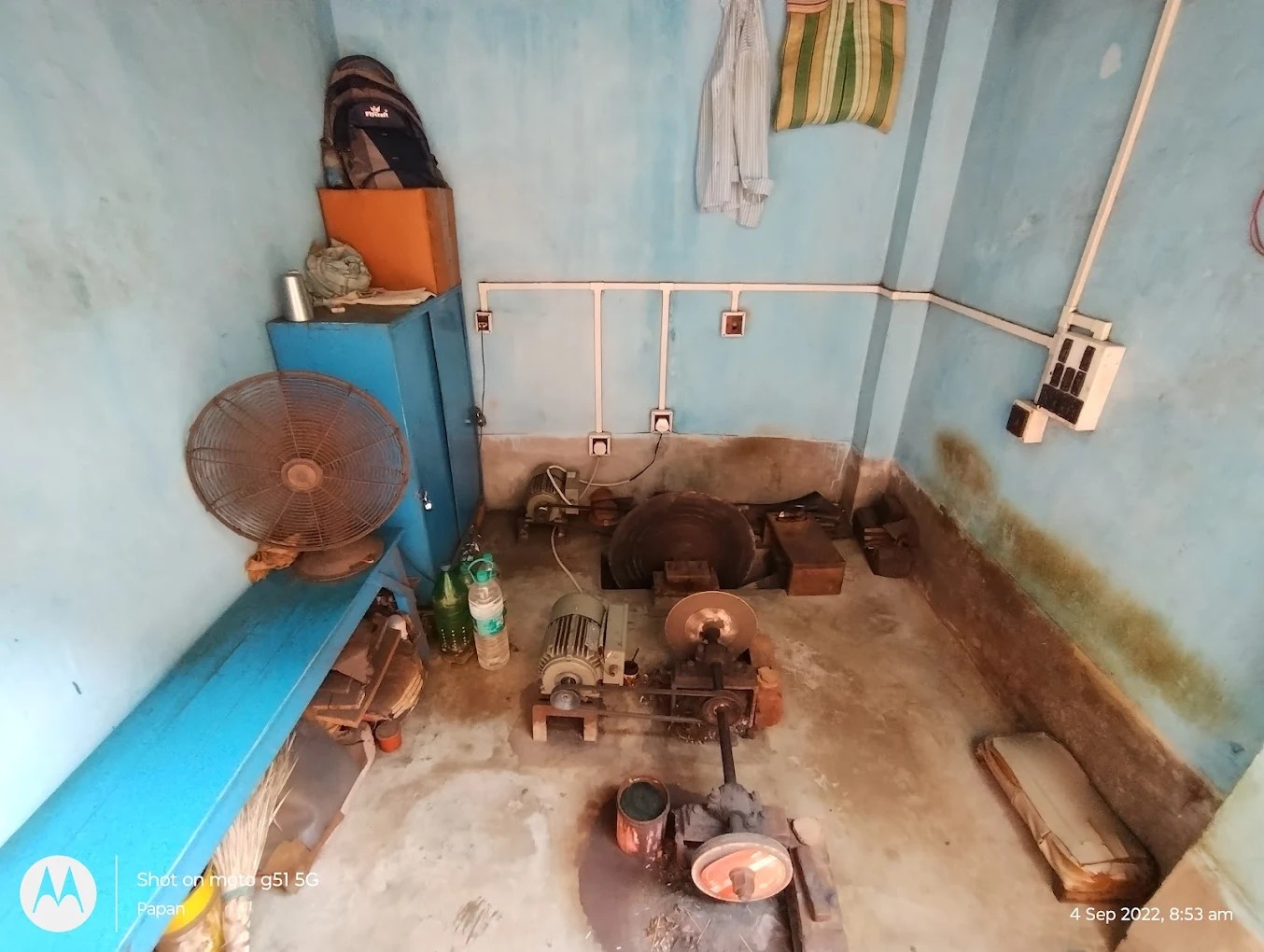 Master sharpener at work